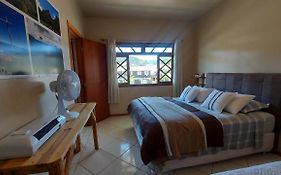 Próximo ao Morro do Parapente, 3 quartos, 2 banheiros, sala e cozinha